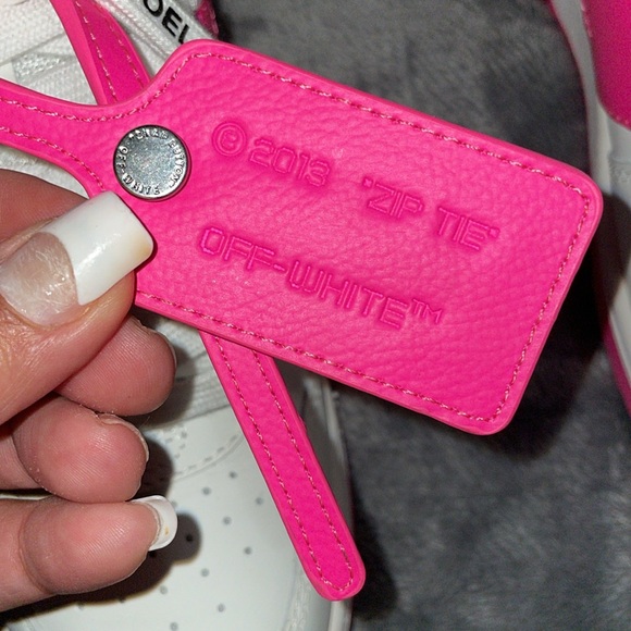 Authentic OFF White sneakers
Out of office 
Calf leather 
Pink - Picture 4 of 10